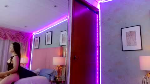 Gia Colins online show from June 3, 2:33 pm