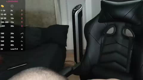 Snapshot of colombianmuscle8 chatting on December 29, 1:45 am colombianmuscle8 online show from December 29, 1:45 am