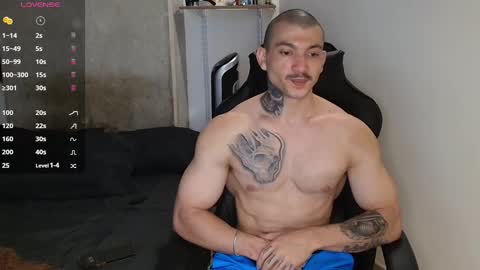 Snapshot of colombianmuscle8 chatting on January 26, 2:24 am colombianmuscle8 online show from January 26, 2:24 am