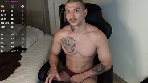 Snapshot of colombianmuscle8 chatting on February 3, 3:31 am colombianmuscle8 online show from February 3, 3:31 am