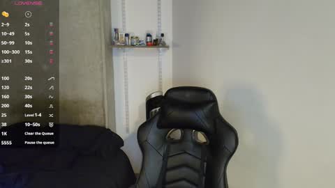 colombianmuscle8 online show from April 4, 2:43 am