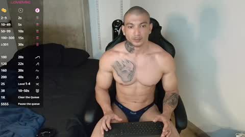 Snapshot of colombianmuscle8 chatting on May 12, 4:15 pm colombianmuscle8 online show from May 12, 4:15 pm