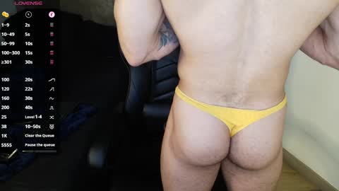 Snapshot of colombianmuscle8 chatting on May 27, 3:20 pm colombianmuscle8 online show from May 27, 3:20 pm
