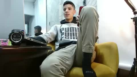 Snapshot of colombianproduction chatting on October 9, 2:20 am Jhon online show from October 9, 2:20 am