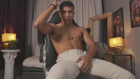 colstorw_ online show from April 18, 10:08 am