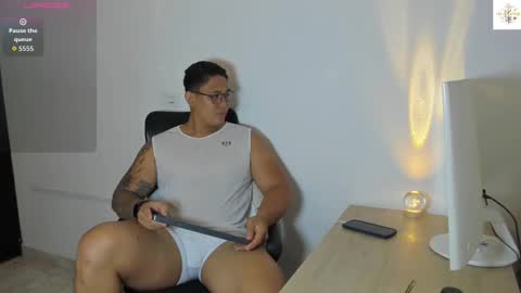 Snapshot of coltonmassif_ chatting on October 11, 1:16 am coltonmassif_ online show from October 11, 1:16 am