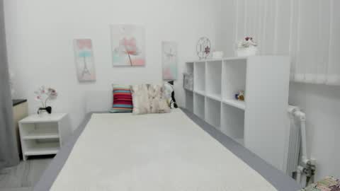 Snapshot of comely_camillla chatting on March 26, 4:07 am Camilla online show from March 26, 4:07 am