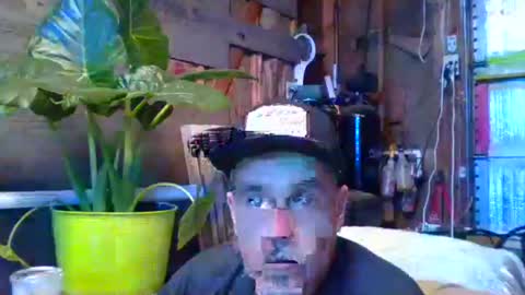 Snapshot of comeongirlts chatting on February 18, 6:37 am comeongirlts online show from February 18, 6:37 am