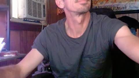 Snapshot of comic_king27 chatting on April 5, 12:24 pm Nelson or ComicKing and sometime Peachy143 online show from April 5, 12:24 pm
