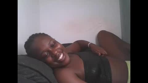 Snapshot of comicalcara chatting on January 18, 11:44 pm Cara online show from January 18, 11:44 pm