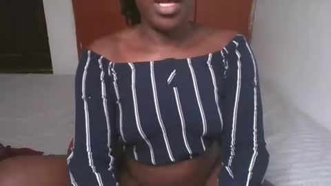 Snapshot of comicalcara chatting on February 5, 7:20 pm Cara online show from February 5, 7:20 pm