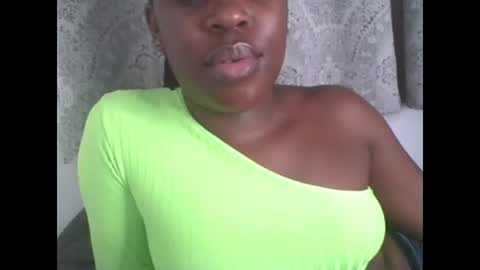 Snapshot of comicalcara chatting on February 27, 1:05 am Cara online show from February 27, 1:05 am