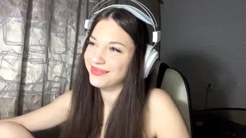 Snapshot of conchitaderricott chatting on October 15, 1:00 pm Bella online show from October 15, 1:00 pm