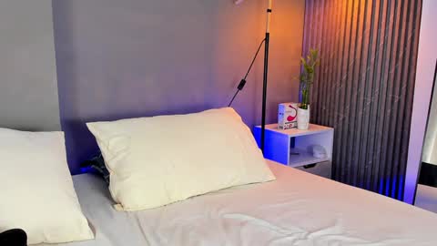 conielaurenth online show from January 11, 9:36 am