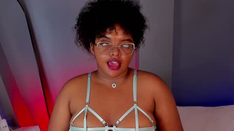 conielaurenth online show from February 1, 12:16 pm