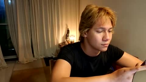 Snapshot of connie_varela chatting on February 11, 2:16 am new account online show from February 11, 2:16 am