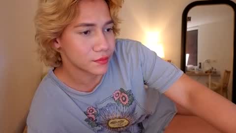 Snapshot of connie_varela chatting on May 4, 7:26 am new account online show from May 4, 7:26 am