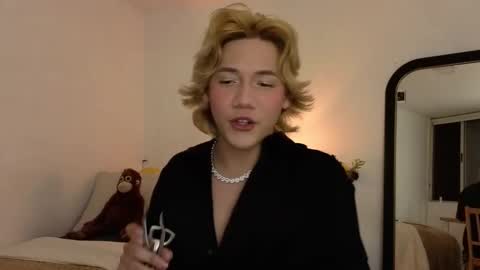 Snapshot of connie_varela chatting on May 21, 1:23 am new account online show from May 21, 1:23 am