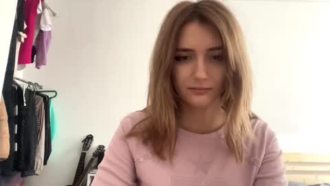 Snapshot of constancefanny chatting on February 20, 12:27 pm Amelia online show from February 20, 12:27 pm