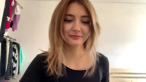 Snapshot of constancefanny chatting on March 1, 12:18 pm Amelia online show from March 1, 12:18 pm