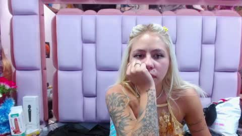 Snapshot of constansblonde chatting on December 12, 4:32 pm Constans online show from December 12, 4:32 pm