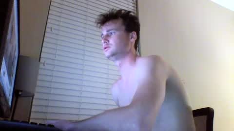 Snapshot of cooldude122222 chatting on January 17, 2:18 am cooldude122222 online show from January 17, 2:18 am