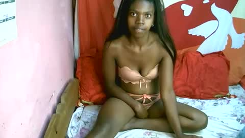 coquine_lara online show from May 5, 6:27 pm