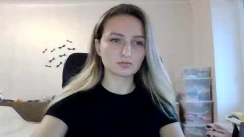 Snapshot of cora_fora chatting on November 11, 12:16 pm cora_fora online show from November 11, 12:16 pm