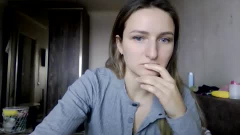 Snapshot of cora_fora chatting on December 22, 9:39 am cora_fora online show from December 22, 9:39 am