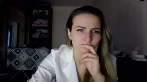 Snapshot of cora_fora chatting on January 6, 10:19 am cora_fora online show from January 6, 10:19 am