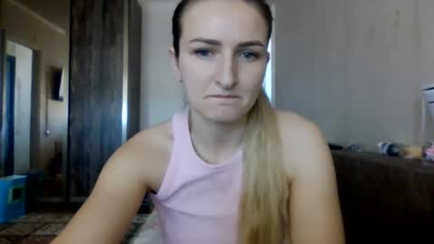 Snapshot of cora_fora chatting on February 9, 9:46 am cora_fora online show from February 9, 9:46 am