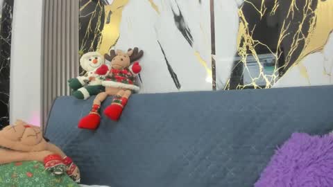 Snapshot of coral_bigboty chatting on December 15, 9:24 am sophie online show from December 15, 9:24 am