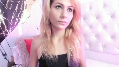 Snapshot of coral_bigboty chatting on December 26, 9:22 am sophie online show from December 26, 9:22 am