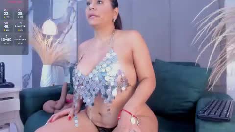coral_rousee online show from July 17, 1:07 pm