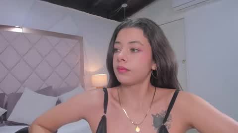 Snapshot of coral_taylorr chatting on November 8, 12:49 pm Coral online show from November 8, 12:49 pm