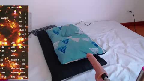 Snapshot of coraline2911 chatting on December 21, 11:01 am coraline2911 online show from December 21, 11:01 am