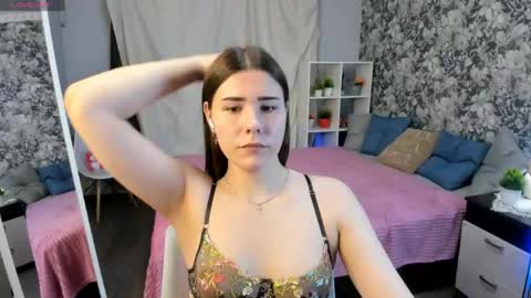 Snapshot of coraline_kitty chatting on April 20, 8:06 am Coraline online show from April 20, 8:06 am