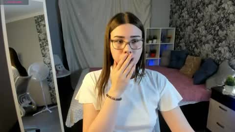 Snapshot of coraline_kitty chatting on May 3, 6:25 pm Coraline online show from May 3, 6:25 pm