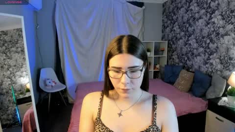Snapshot of coraline_kitty chatting on May 9, 5:18 pm Coraline online show from May 9, 5:18 pm