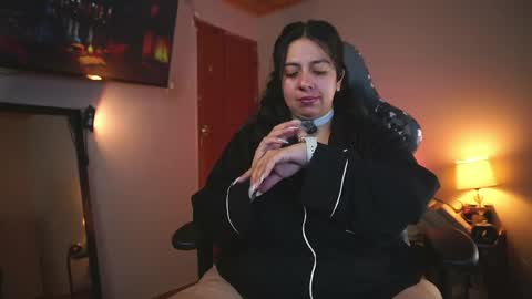Snapshot of coraline_latin chatting on May 10, 12:49 am Coraline online show from May 10, 12:49 am