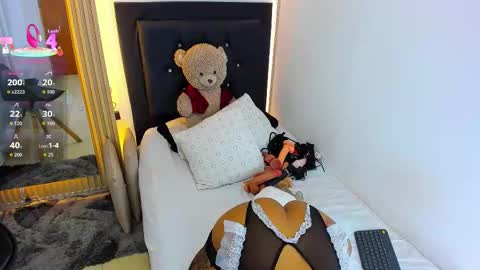 Coraline connected from 10 pm to 6 am Colombia time online show from November 27, 1:07 am