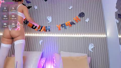 Snapshot of coralineross_ chatting on October 15, 11:10 am coralineross_ online show from October 15, 11:10 am