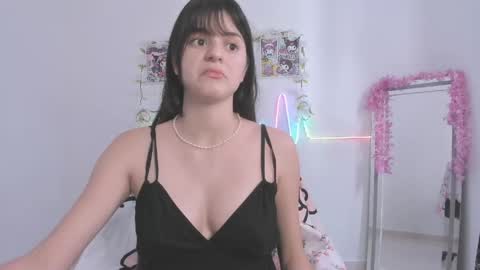 Coraline uwu     Bienvenidos al dulce mundo de Coraline    Hola amores soy Coraline  Una chica  tierna juguetona online show from May 5, 4:26 pm