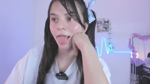 Coraline uwu     Bienvenidos al dulce mundo de Coraline    Hola amores soy Coraline  Una chica  tierna juguetona online show from May 25, 2:17 am