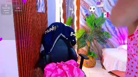 Snapshot of corall_tay1 chatting on July 18, 11:47 am corall_tay1 online show from July 18, 11:47 am