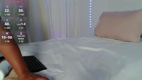 Coral Reyes online show from December 5, 11:08 am