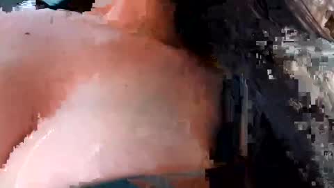 Snapshot of coralwells chatting on May 6, 1:14 am coralwells online show from May 6, 1:14 am