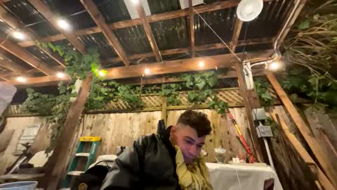 Snapshot of coronelking chatting on December 31, 6:05 am coronelking online show from December 31, 6:05 am