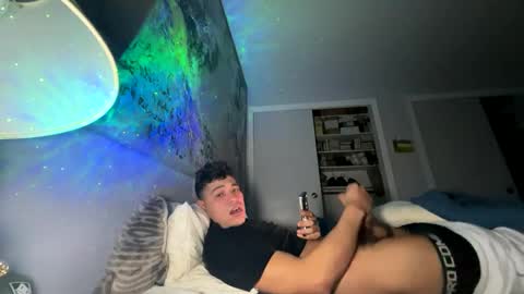 Snapshot of coronelking chatting on January 7, 2:51 pm coronelking online show from January 7, 2:51 pm