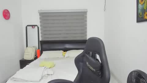 Ethan  online show from February 1, 11:03 pm